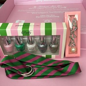 This KIT includes Unused nail polish💅🏾, belt, & an AKA Ornament w a pearl!